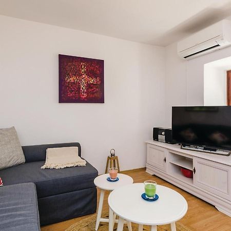 Beautiful Home In Oslje With Kitchen 外观 照片